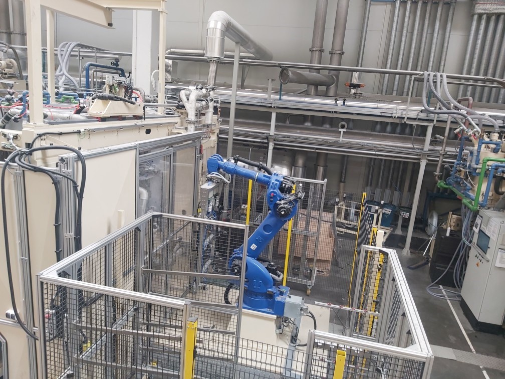 Um robô na linha de produção da fábrica da Knauf Industries em Wrocław.