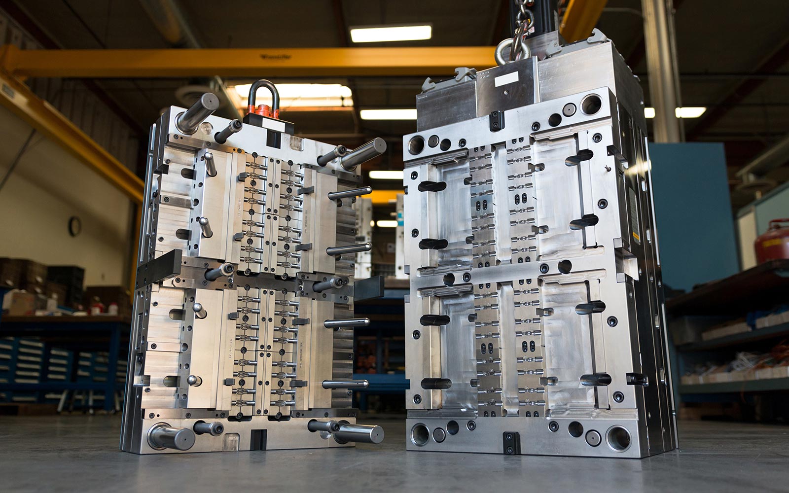 Descubre el proceso completo de producción de moldes de inyección de Knauf Automotive: desde el diseño hasta su fabricación