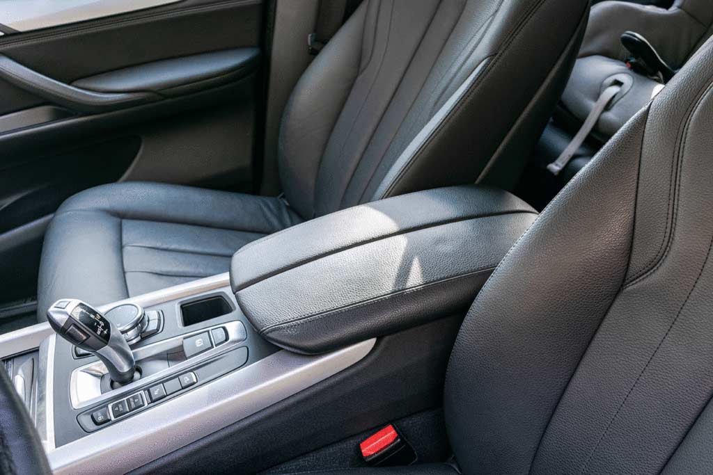Multi-function armrests have many different functions in modern cars
